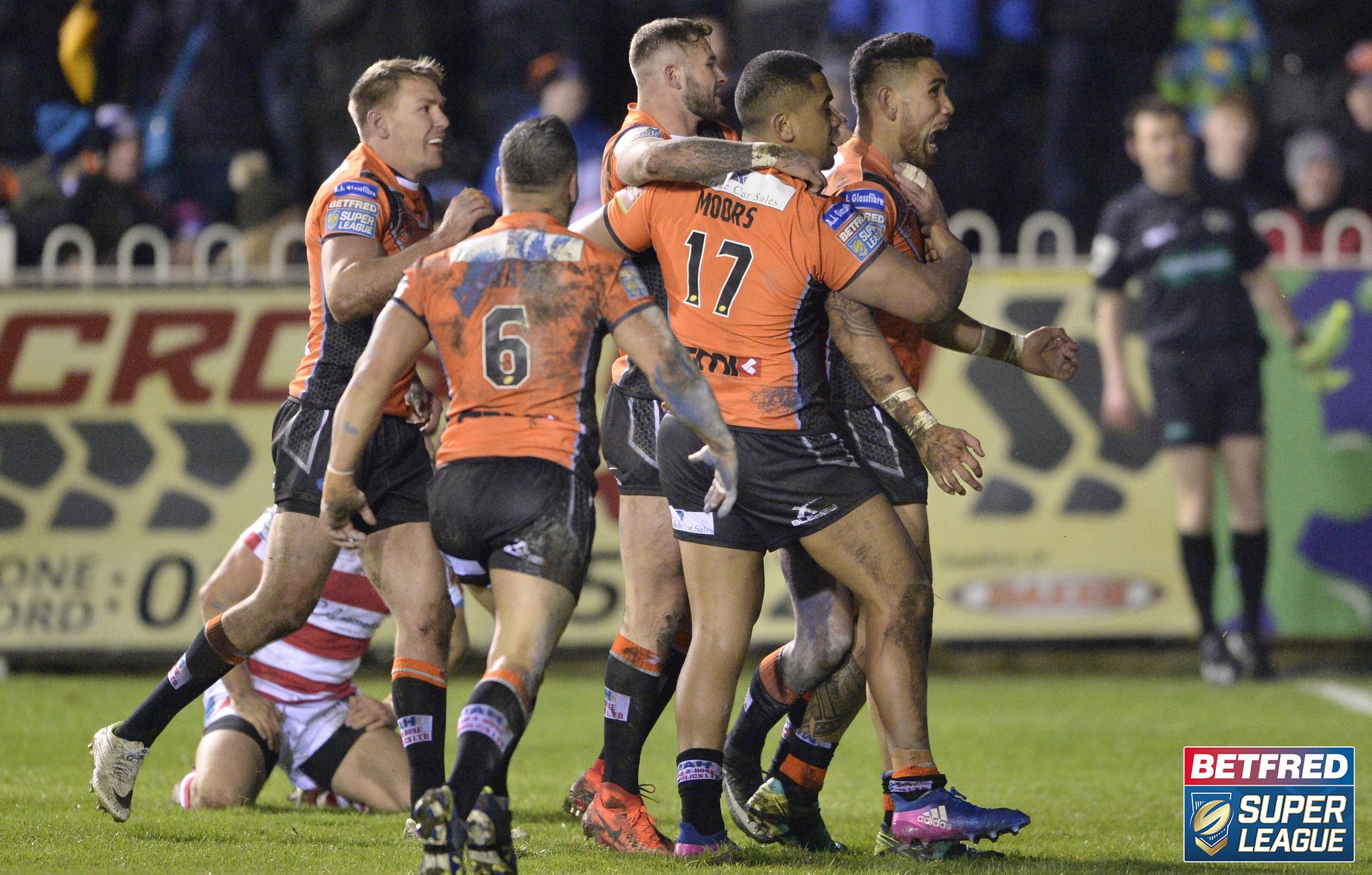 Tigers trounce Leigh