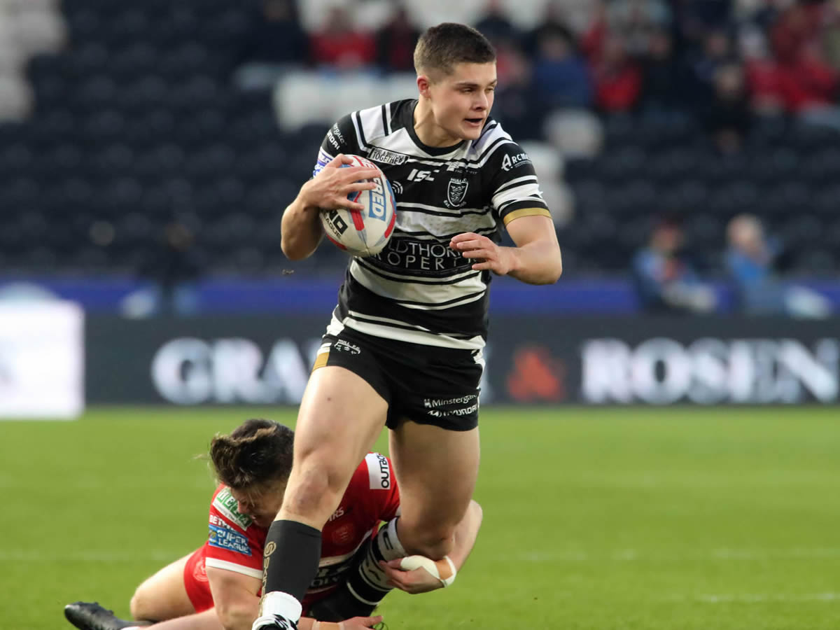 Dewsbury sign young Hull centre on loan