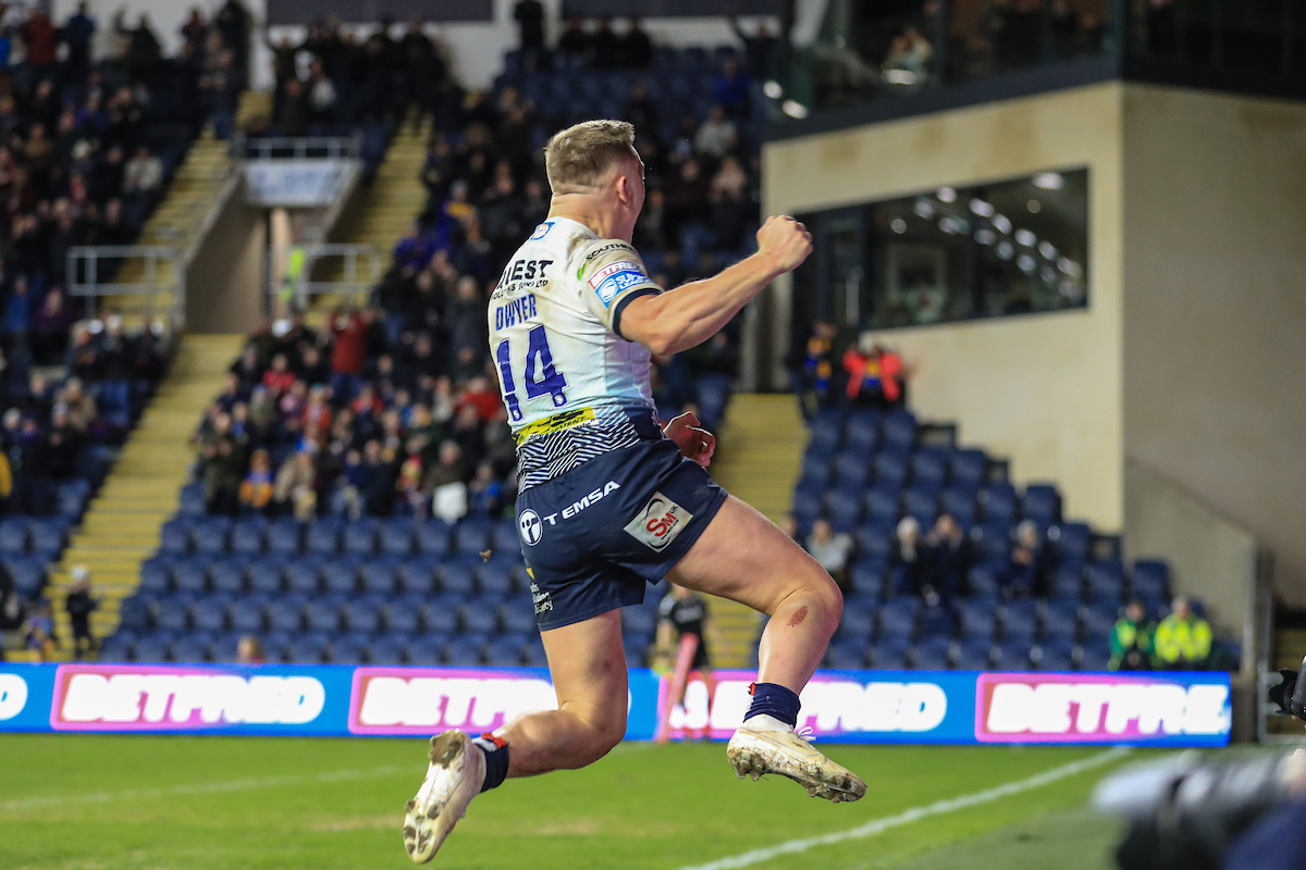 Brad Dwyer signs new deal at Leeds